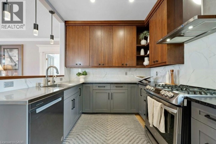 Photo 12 at 4 - 341 N George Street, Victoria, Cambridge