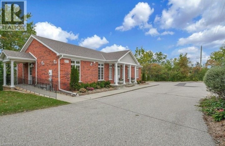 Photo 37 at 4 - 341 N George Street, Victoria, Cambridge