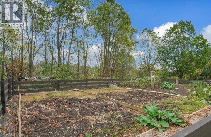 Photo 41 at 4 - 341 N George Street, Victoria, Cambridge