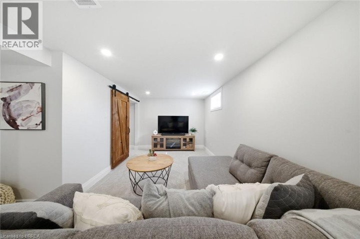 Photo 20 at 31 Willow Drive, Fairview / Greenbrier, Brantford