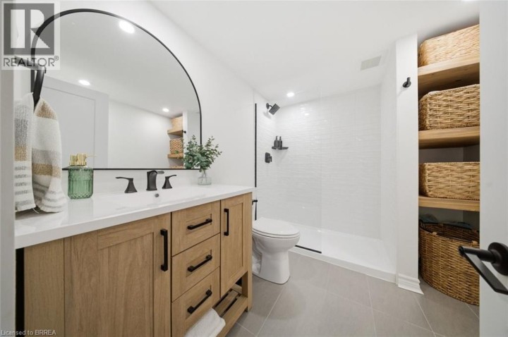 Photo 22 at 31 Willow Drive, Fairview / Greenbrier, Brantford