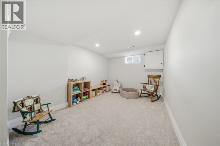 Photo 23 at 31 Willow Drive, Fairview / Greenbrier, Brantford