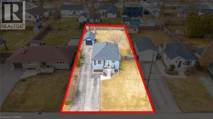 Photo 3 at 31 Willow Drive, Fairview / Greenbrier, Brantford