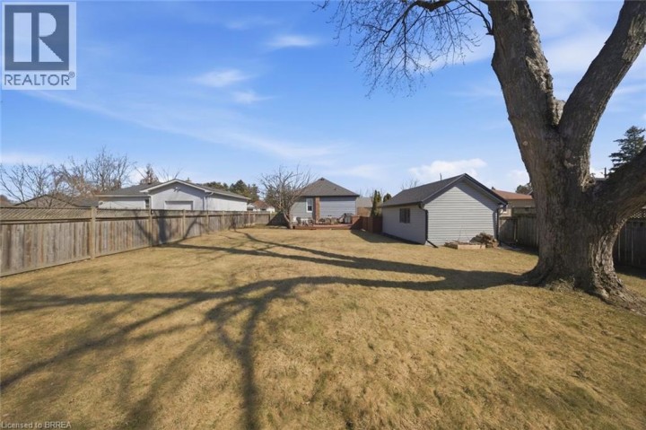 Photo 34 at 31 Willow Drive, Fairview / Greenbrier, Brantford