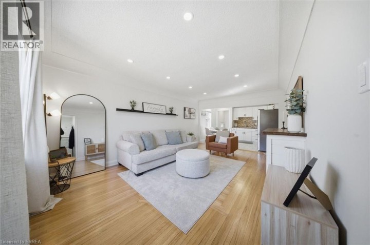 Photo 7 at 31 Willow Drive, Fairview / Greenbrier, Brantford