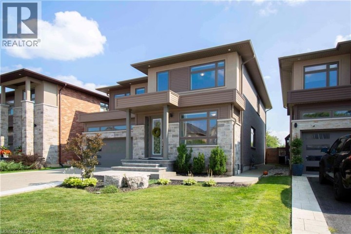 Photo 2 at 19 Secinaro Avenue, Southcote / Duff’s Cors, Ancaster