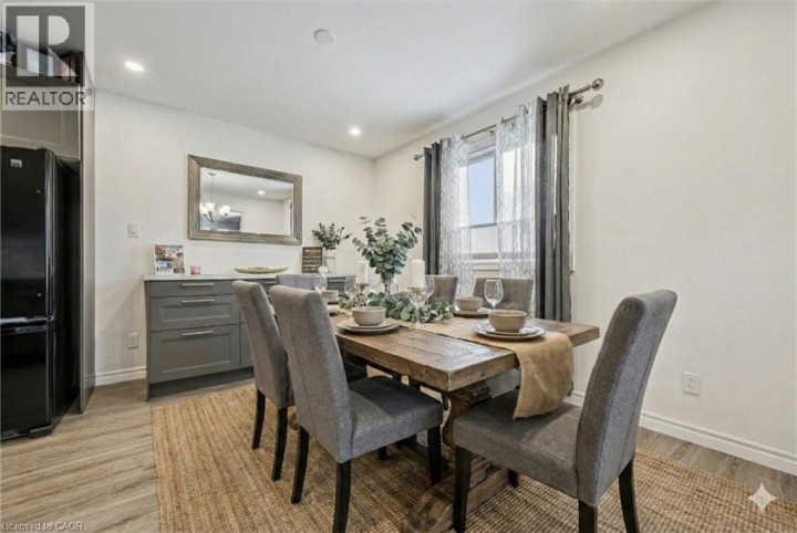 Photo 12 at 263 The Country Way, Laurentian Hills / Country Hills W, Kitchener