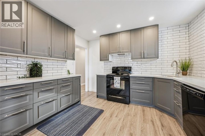 Photo 6 at 263 The Country Way, Laurentian Hills / Country Hills W, Kitchener