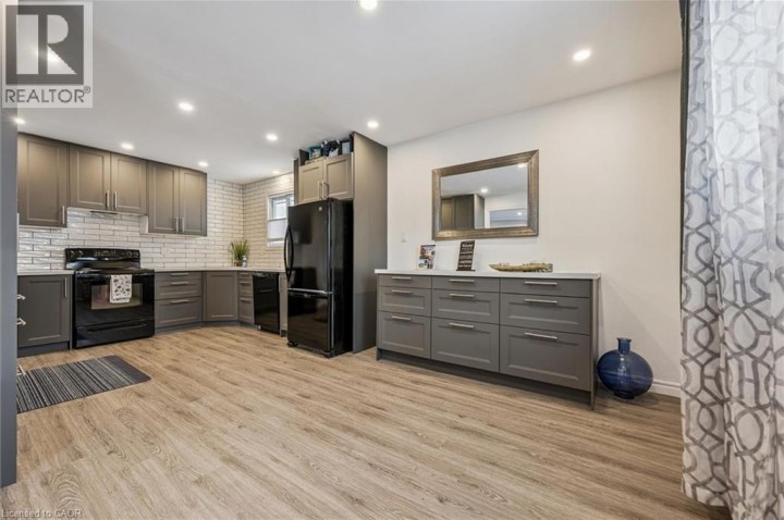 Photo 9 at 263 The Country Way, Laurentian Hills / Country Hills W, Kitchener