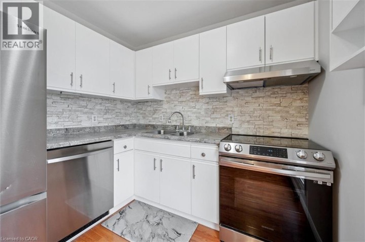 Photo 15 at 17 - 111 Traynor Avenue, Fairview / Kingsdale, Kitchener