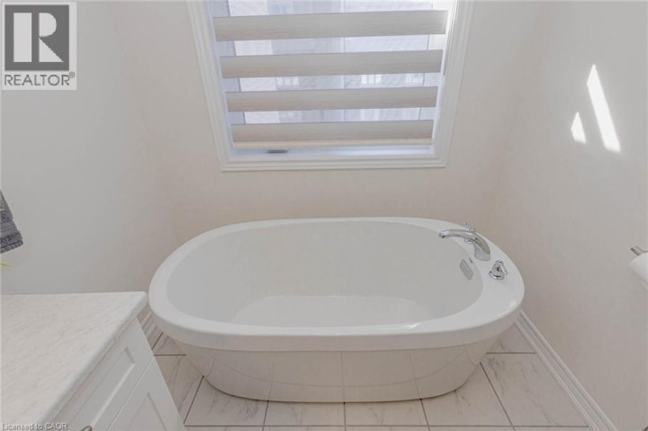 Photo 32 at 172 Beckview Drive, Downtown Kitchener / East Ward, Kitchener