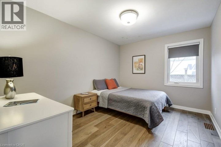 Photo 17 at 34 Oakley Court, Dancaster / Nakoma / Maple Lane, Ancaster
