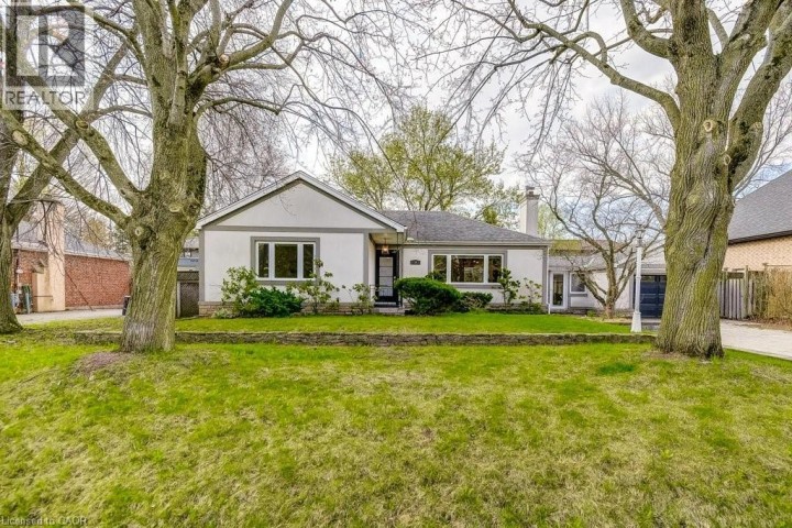 Photo 2 at 34 Oakley Court, Dancaster / Nakoma / Maple Lane, Ancaster