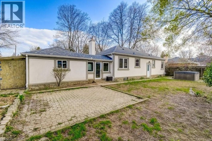 Photo 23 at 34 Oakley Court, Dancaster / Nakoma / Maple Lane, Ancaster