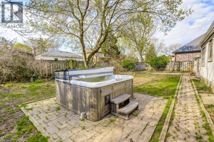 Photo 24 at 34 Oakley Court, Dancaster / Nakoma / Maple Lane, Ancaster