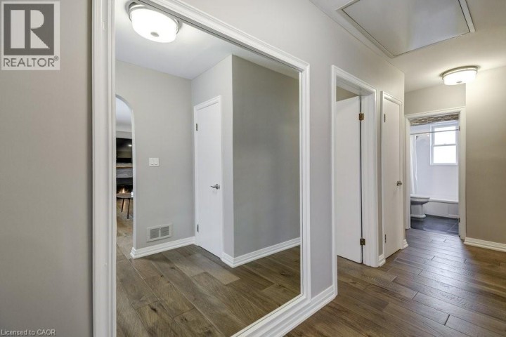 Photo 4 at 34 Oakley Court, Dancaster / Nakoma / Maple Lane, Ancaster