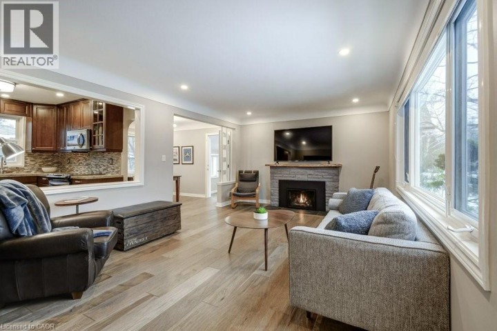 Photo 6 at 34 Oakley Court, Dancaster / Nakoma / Maple Lane, Ancaster