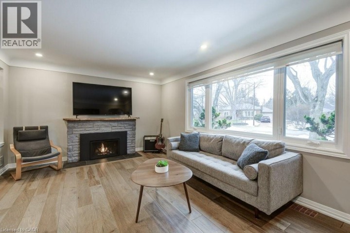 Photo 7 at 34 Oakley Court, Dancaster / Nakoma / Maple Lane, Ancaster