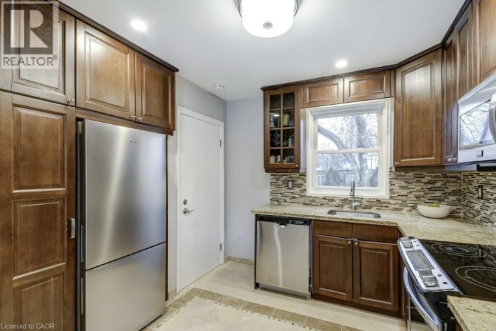 Photo 9 at 34 Oakley Court, Dancaster / Nakoma / Maple Lane, Ancaster