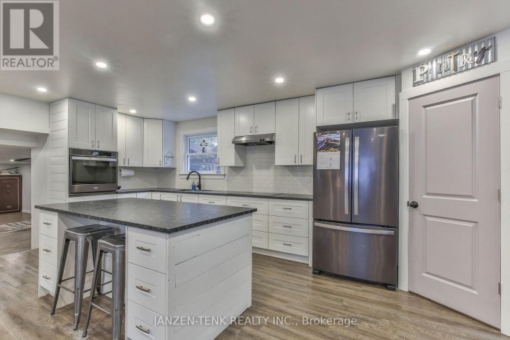 Photo 10 at 9114 Rogers Road, Rural Malahide, Malahide