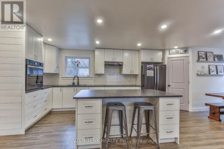 Photo 11 at 9114 Rogers Road, Rural Malahide, Malahide