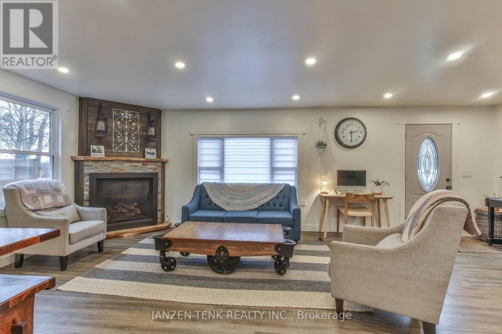 Photo 7 at 9114 Rogers Road, Rural Malahide, Malahide