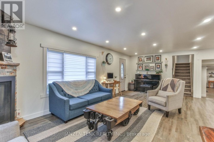 Photo 8 at 9114 Rogers Road, Rural Malahide, Malahide