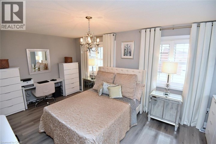 Photo 20 at 13 Emick Drive, Meadowlands, Ancaster