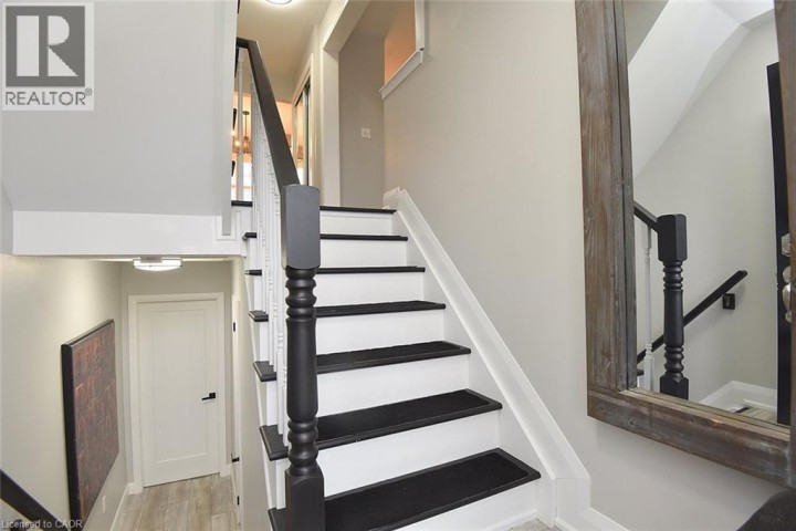 Photo 3 at 13 Emick Drive, Meadowlands, Ancaster