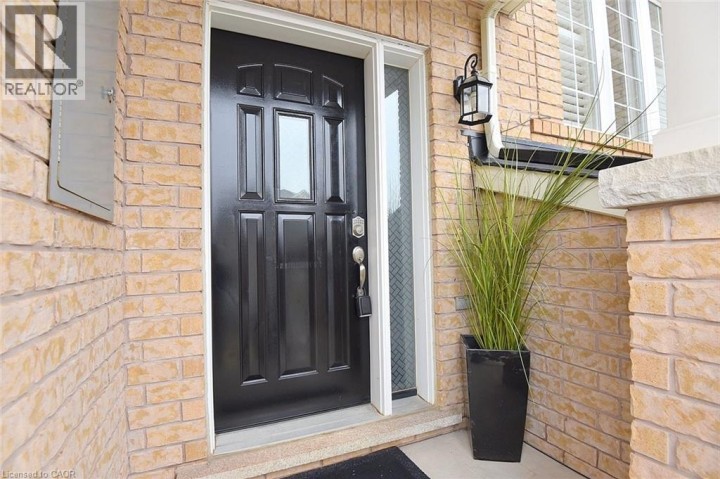 Photo 2 at 13 Emick Drive, Meadowlands, Ancaster