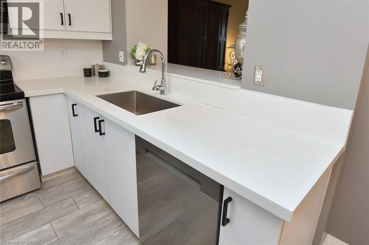 Photo 10 at 13 Emick Drive, Meadowlands, Ancaster