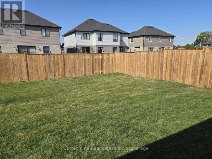 Photo 20 at 18 Walnut Drive, Tillsonburg