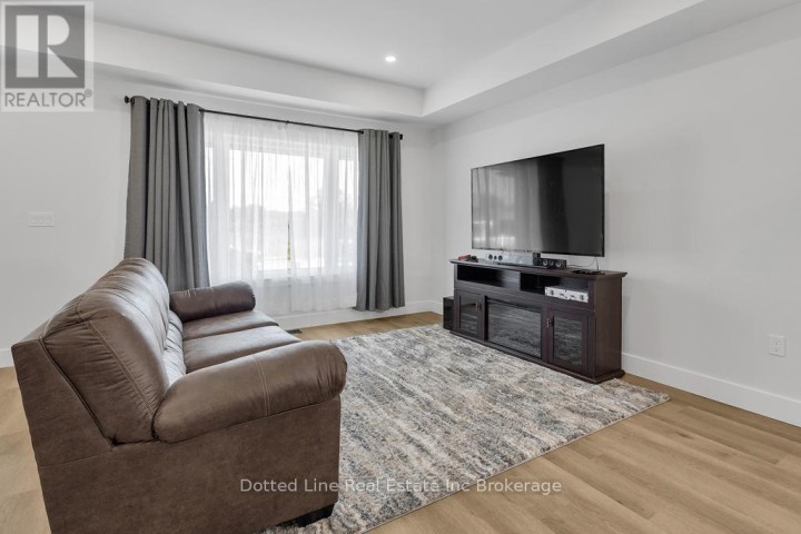 Photo 6 at 18 Walnut Drive, Tillsonburg