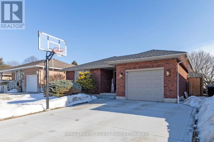 Photo 34 at 26 Knowles Drive, Woodstock - North, Woodstock