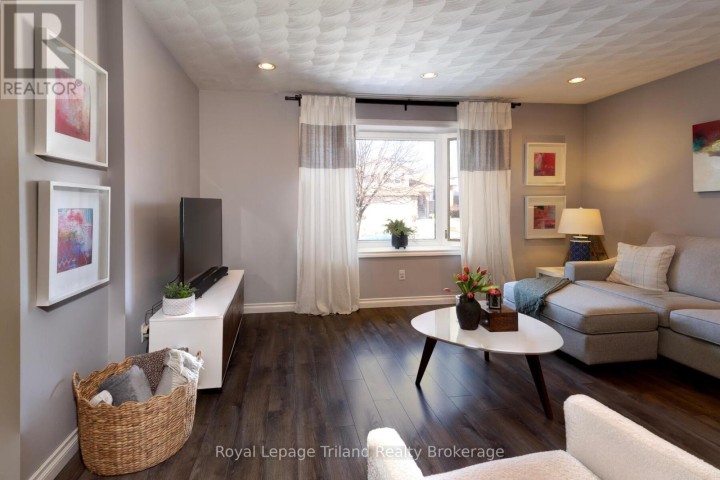 Photo 5 at 26 Knowles Drive, Woodstock - North, Woodstock