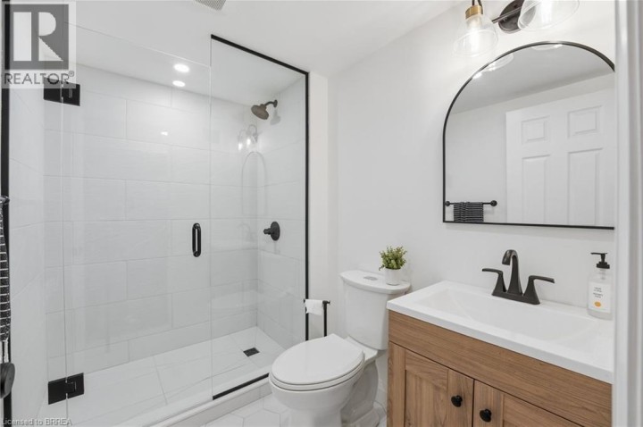 Photo 24 at 37 Hillier Crescent, Sky Acres, Brantford