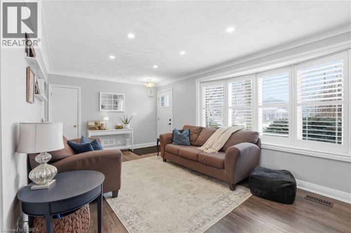 Photo 7 at 37 Hillier Crescent, Sky Acres, Brantford