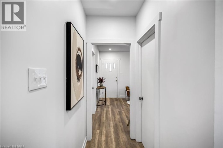 Photo 11 at 35 Eighth Avenue, Eagle Place East, Brantford