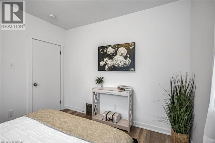 Photo 14 at 35 Eighth Avenue, Eagle Place East, Brantford