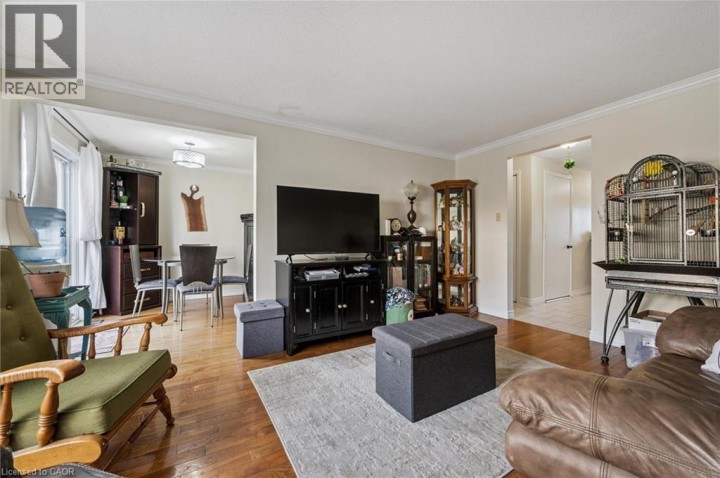 Photo 13 at 37 Edgemere Drive, Churchill Park / Moffatt Creek, Cambridge