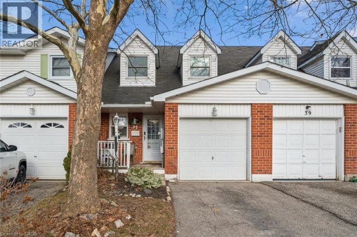 Photo 2 at 37 Edgemere Drive, Churchill Park / Moffatt Creek, Cambridge