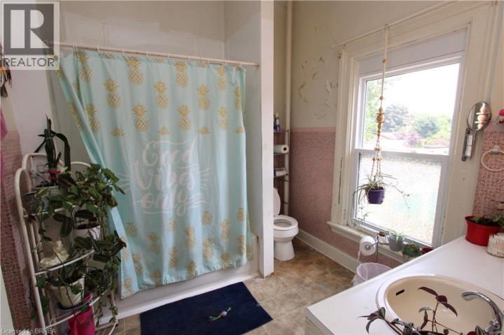 Photo 27 at 62 Arthur Street, Victoria / Arthur, Brantford
