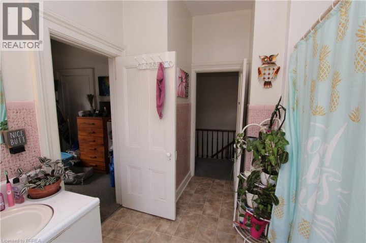 Photo 28 at 62 Arthur Street, Victoria / Arthur, Brantford