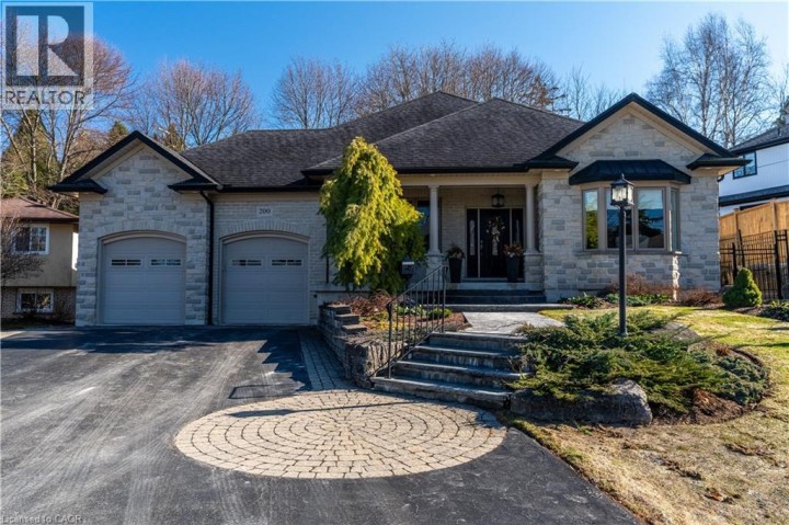 Photo 2 at 200 Falling Brook Drive, Oakhill / Clearview Ancaster Heights / Mohawk, Ancaster