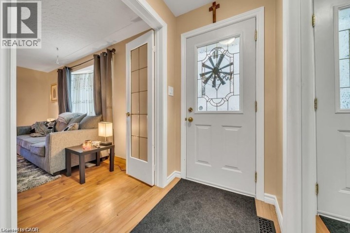 Photo 2 at 15 Anderson Drive, Churchill Park / Moffatt Creek, Cambridge