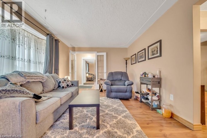 Photo 6 at 15 Anderson Drive, Churchill Park / Moffatt Creek, Cambridge