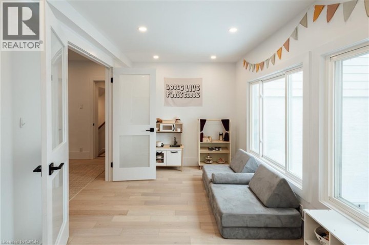 Photo 11 at 62 Lang Crescent, Lexington / Lincoln Village, Kitchener