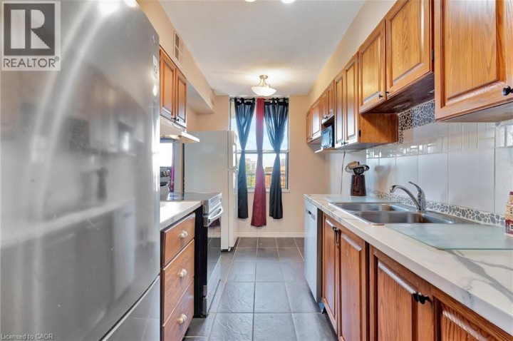 Photo 12 at 503 - 81 Church Street, Downtown / Rockway / S. Ward, Kitchener