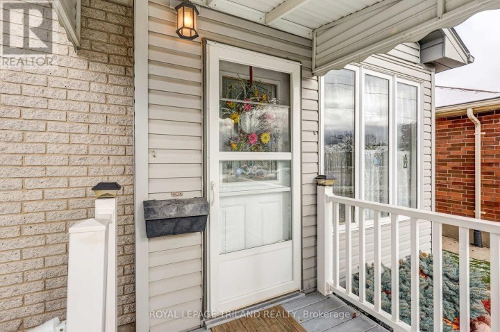 Photo 6 at 549 Wellington Street, St. Thomas