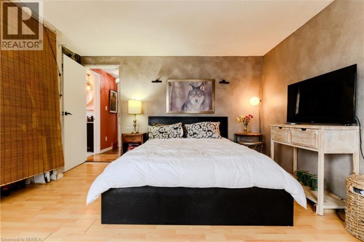 Photo 11 at 12 White Owl Crescent, Brantwood Park, Brantford